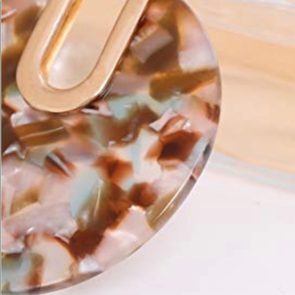 ✦ NEW Acrylic Earrings✦ - Picture 6 of 7